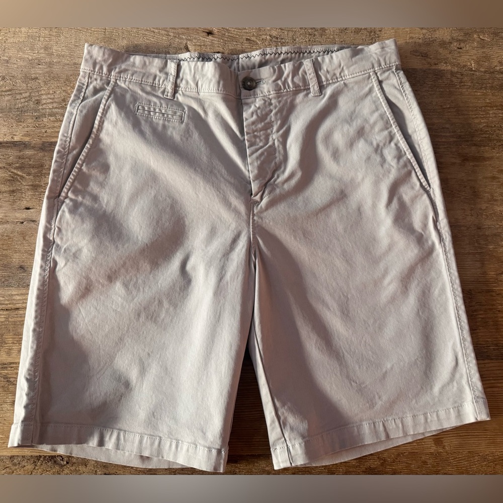 johnnie-O Men's Flat Front Chino Shorts Size 33